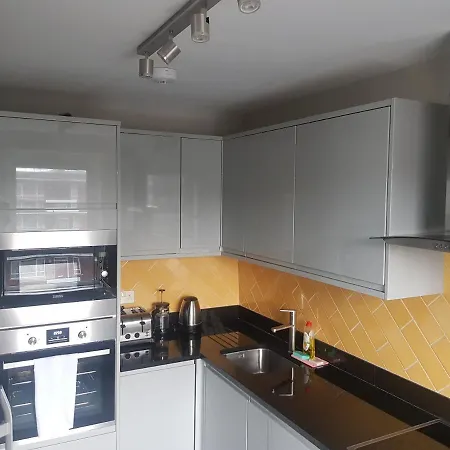 Beautiful 3-Bedroom Flat With Stunning Views Londra Esterno foto