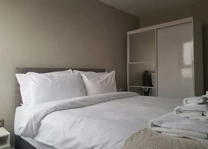 Beautiful 3-Bedroom Flat With Stunning Views